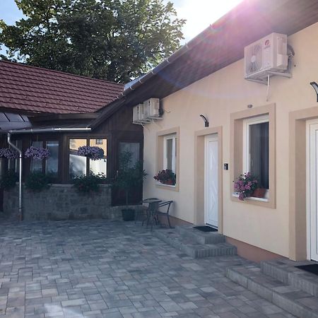 Illa Apartments Эгер Экстерьер фото