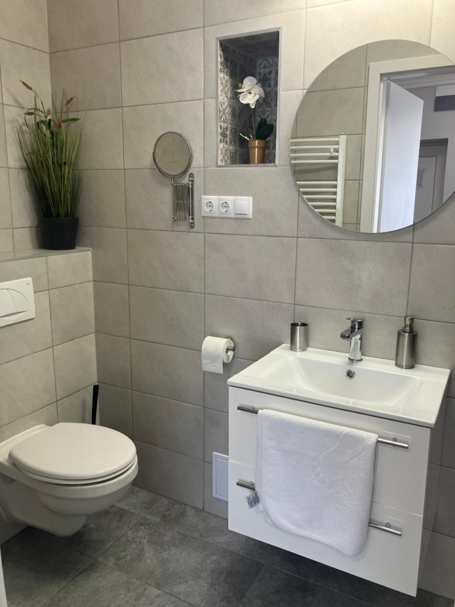 Illa Apartments Эгер Экстерьер фото