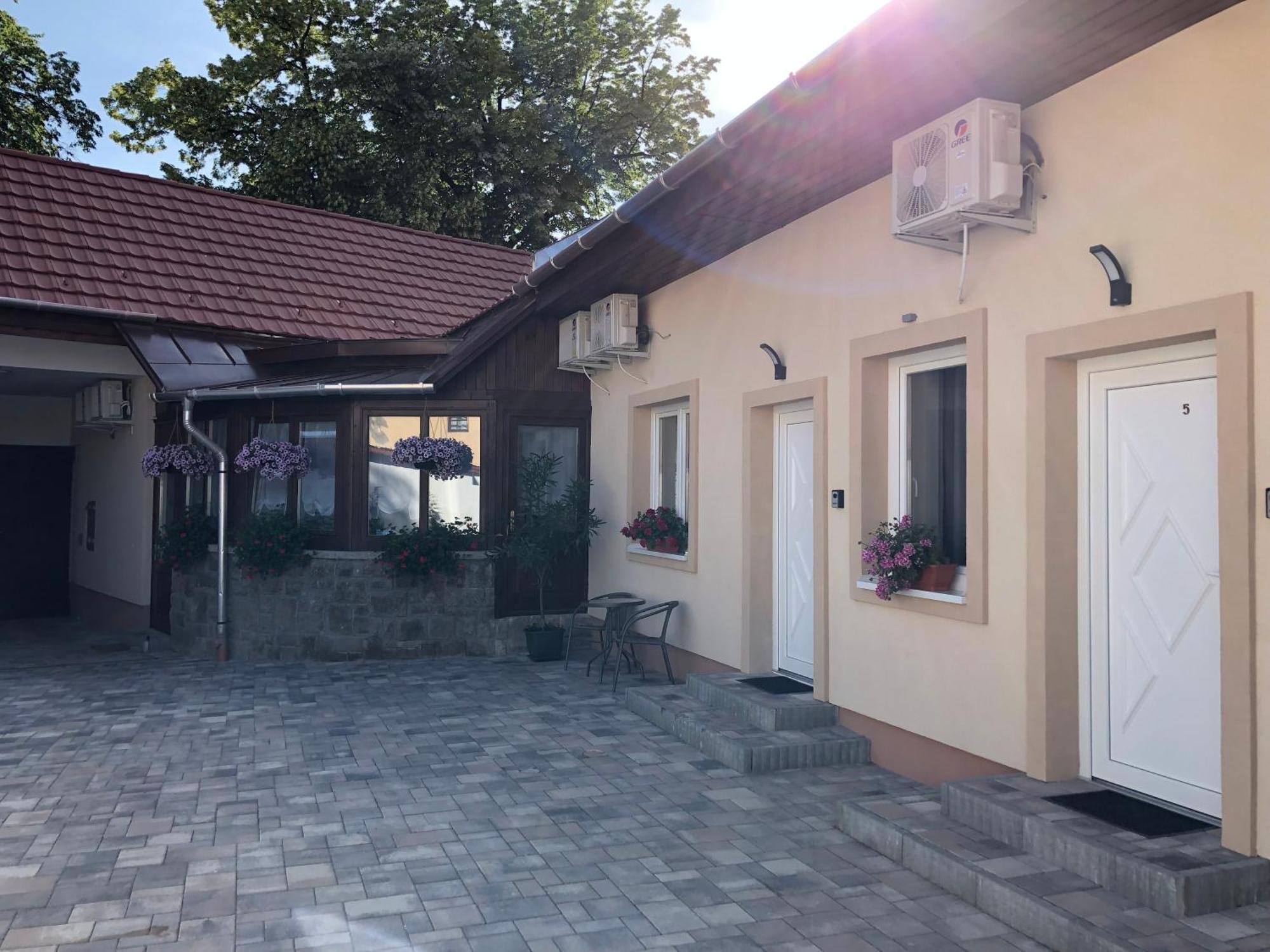 Illa Apartments Эгер Экстерьер фото