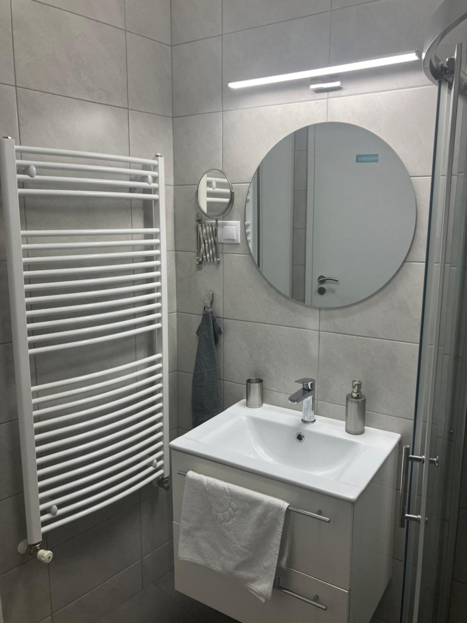 Illa Apartments Эгер Экстерьер фото
