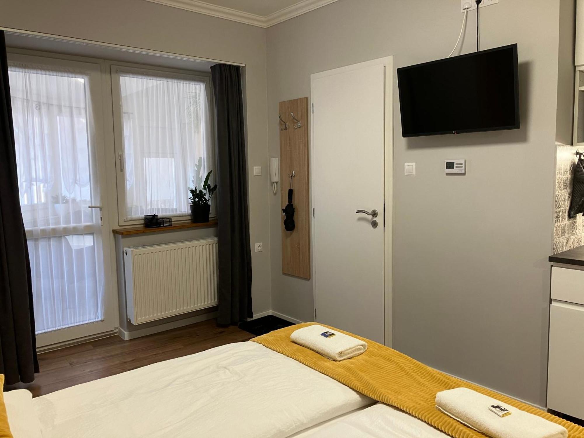 Illa Apartments Эгер Экстерьер фото
