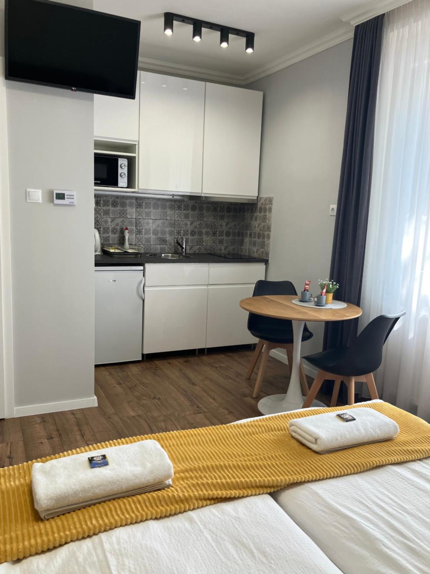 Illa Apartments Эгер Экстерьер фото