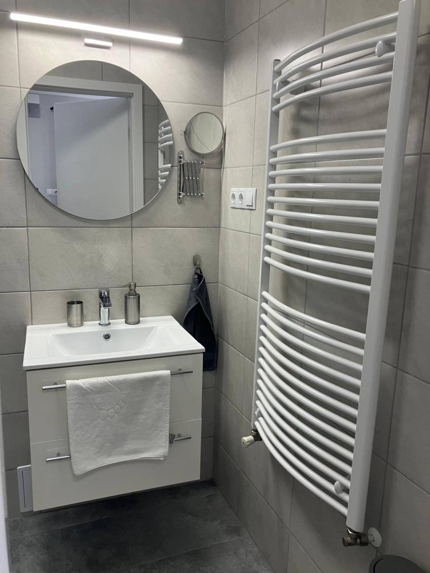 Illa Apartments Эгер Экстерьер фото