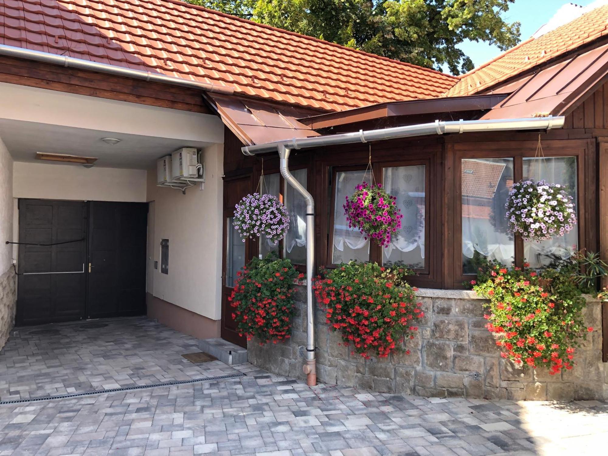 Illa Apartments Эгер Экстерьер фото