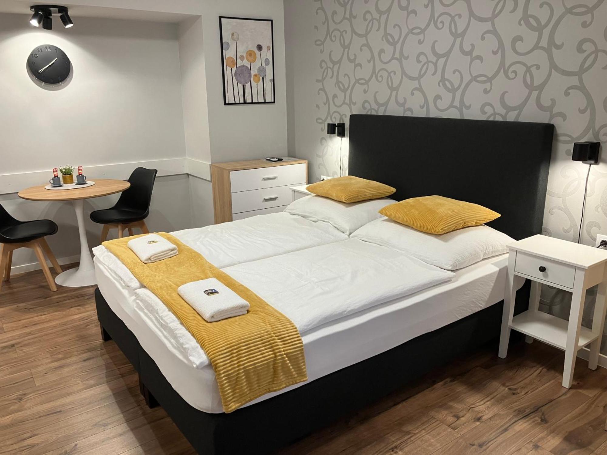 Illa Apartments Эгер Экстерьер фото