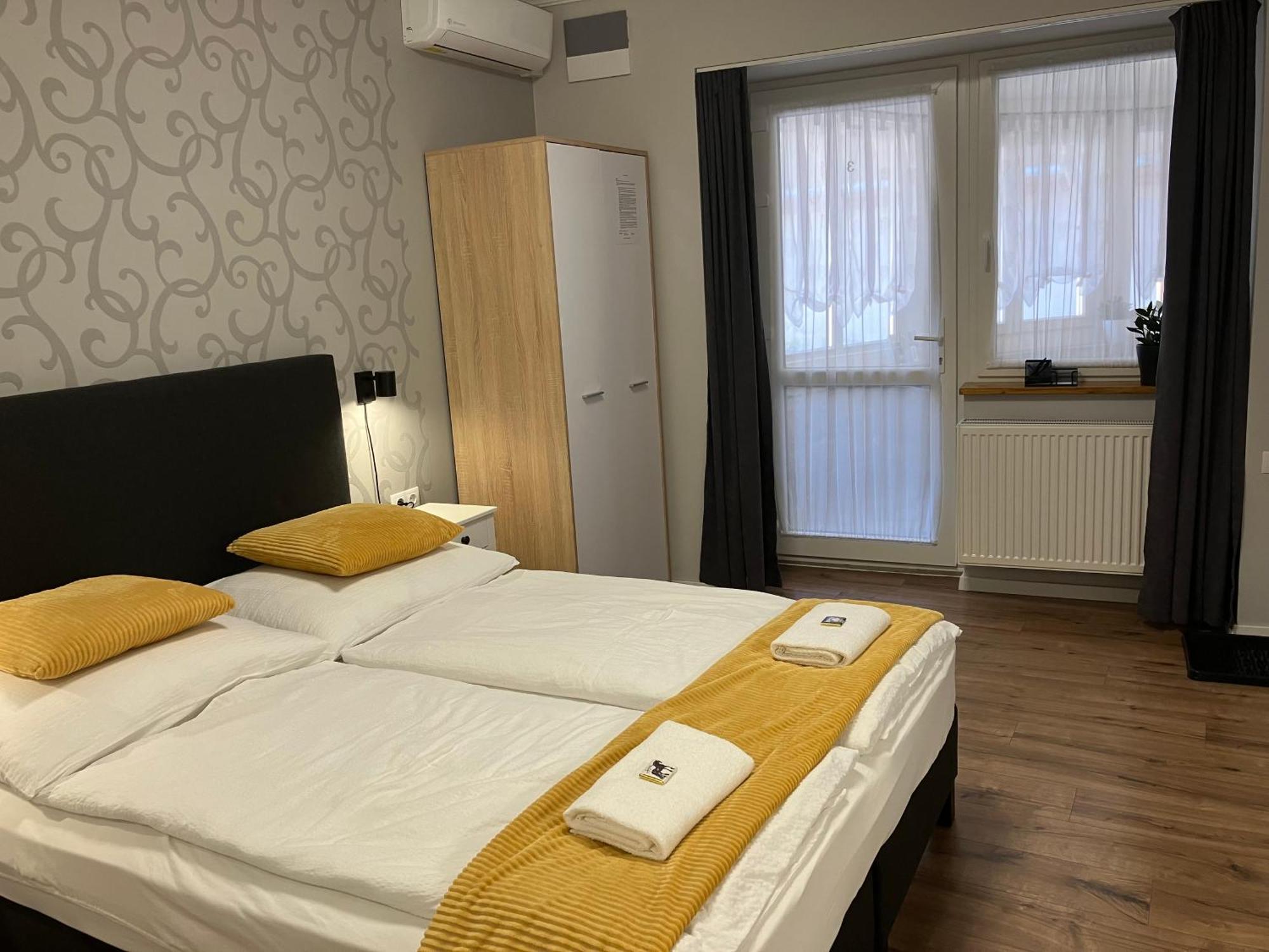 Illa Apartments Эгер Экстерьер фото