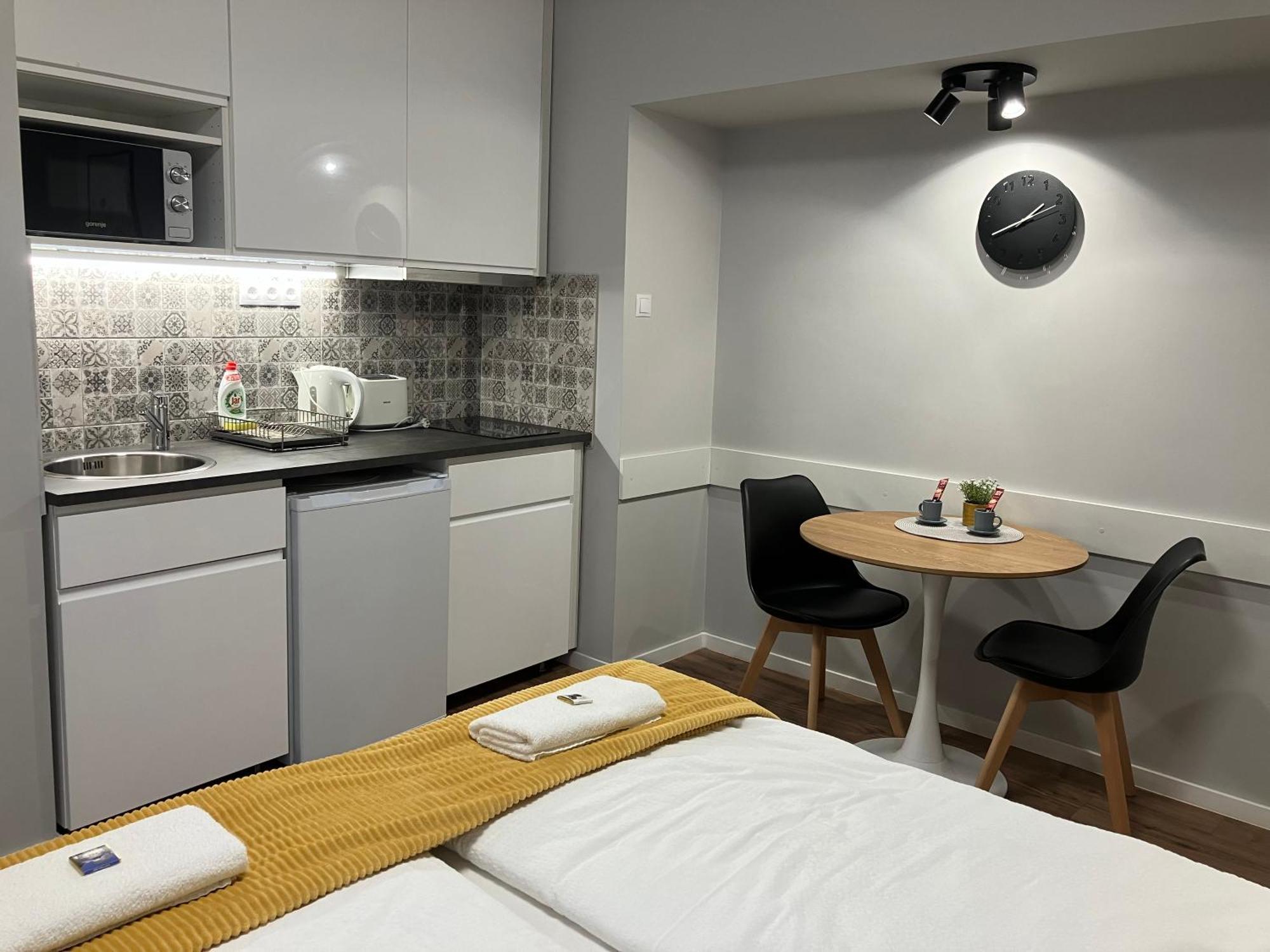 Illa Apartments Эгер Экстерьер фото