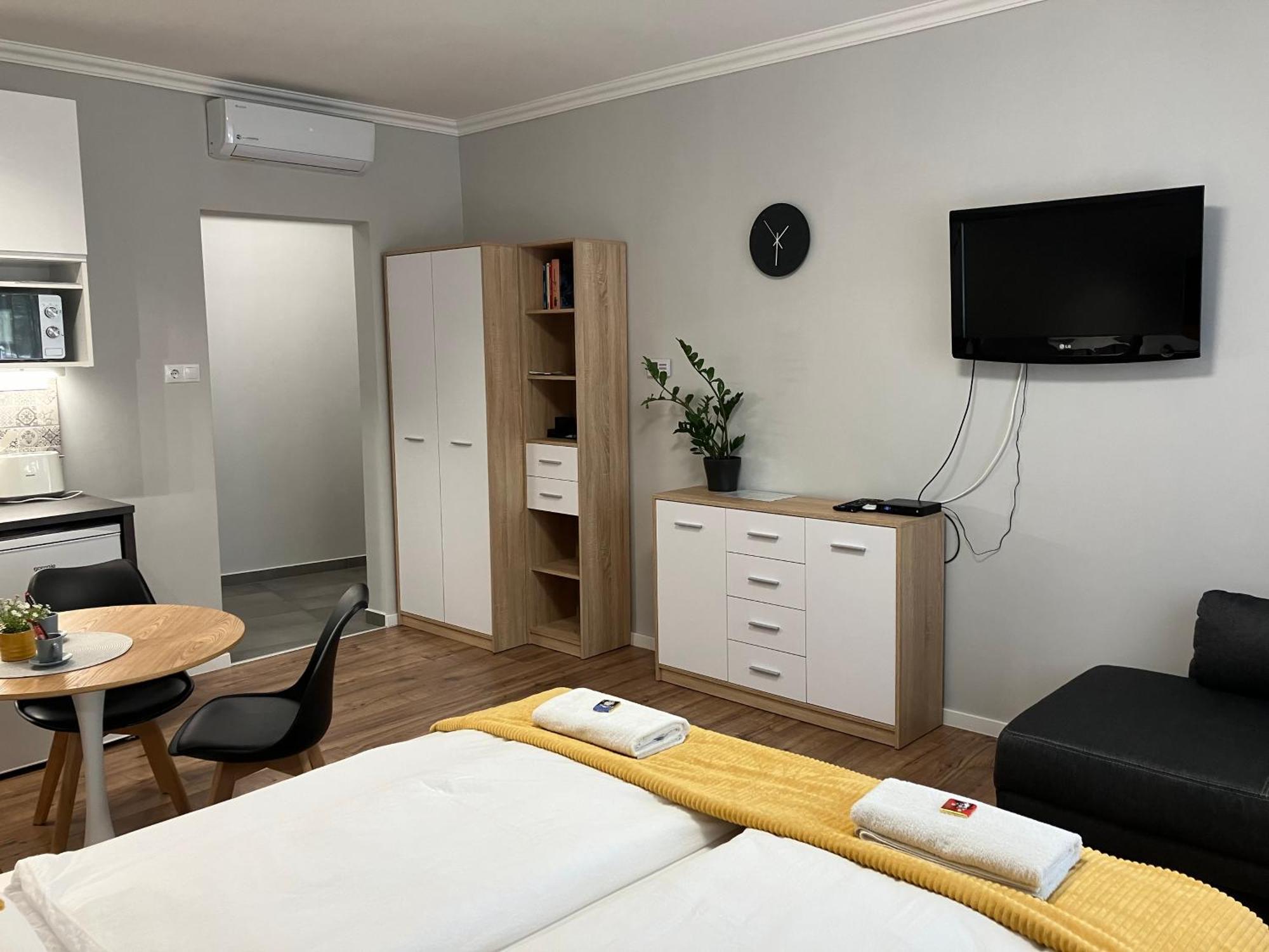 Illa Apartments Эгер Экстерьер фото
