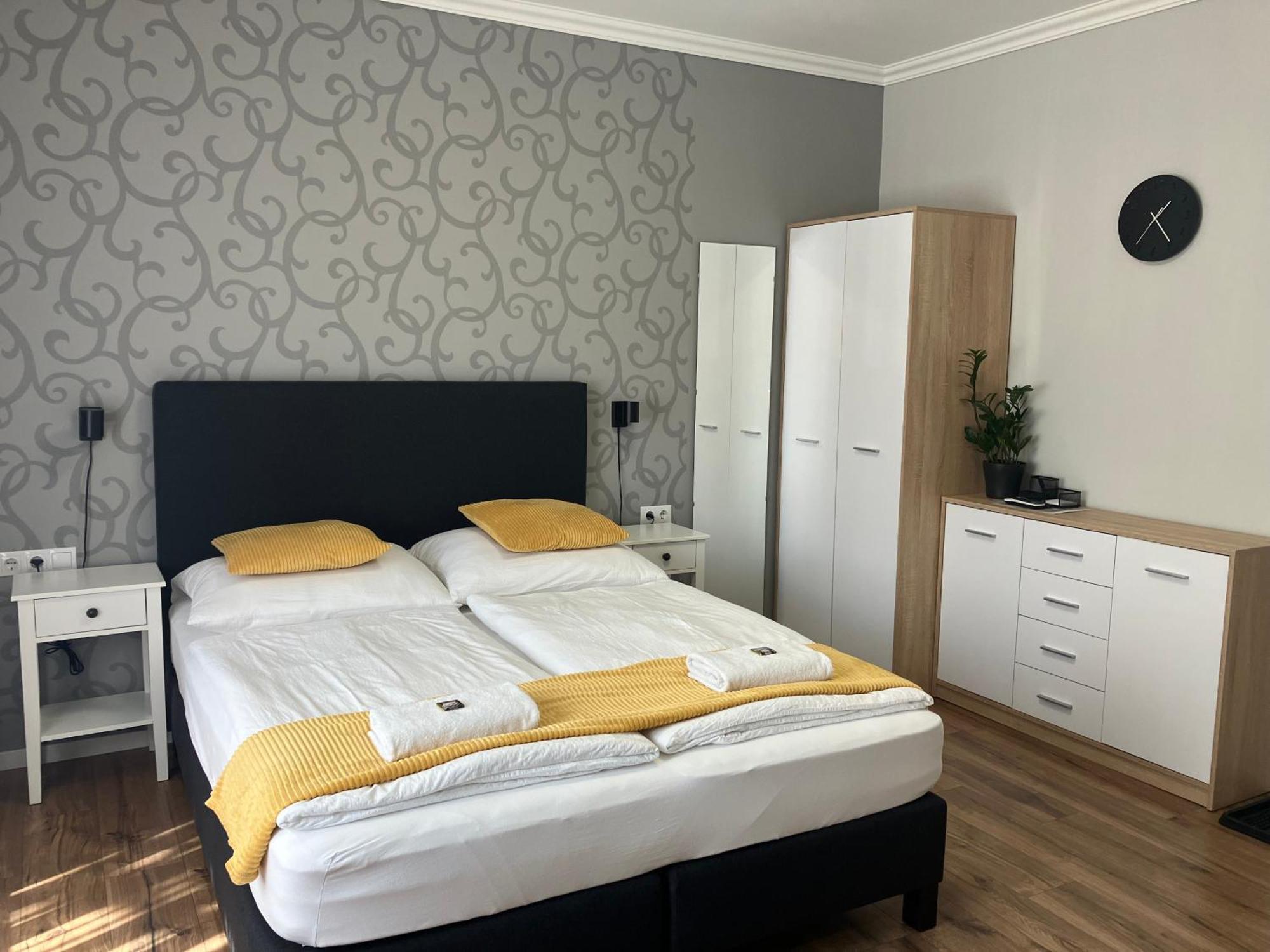 Illa Apartments Эгер Экстерьер фото