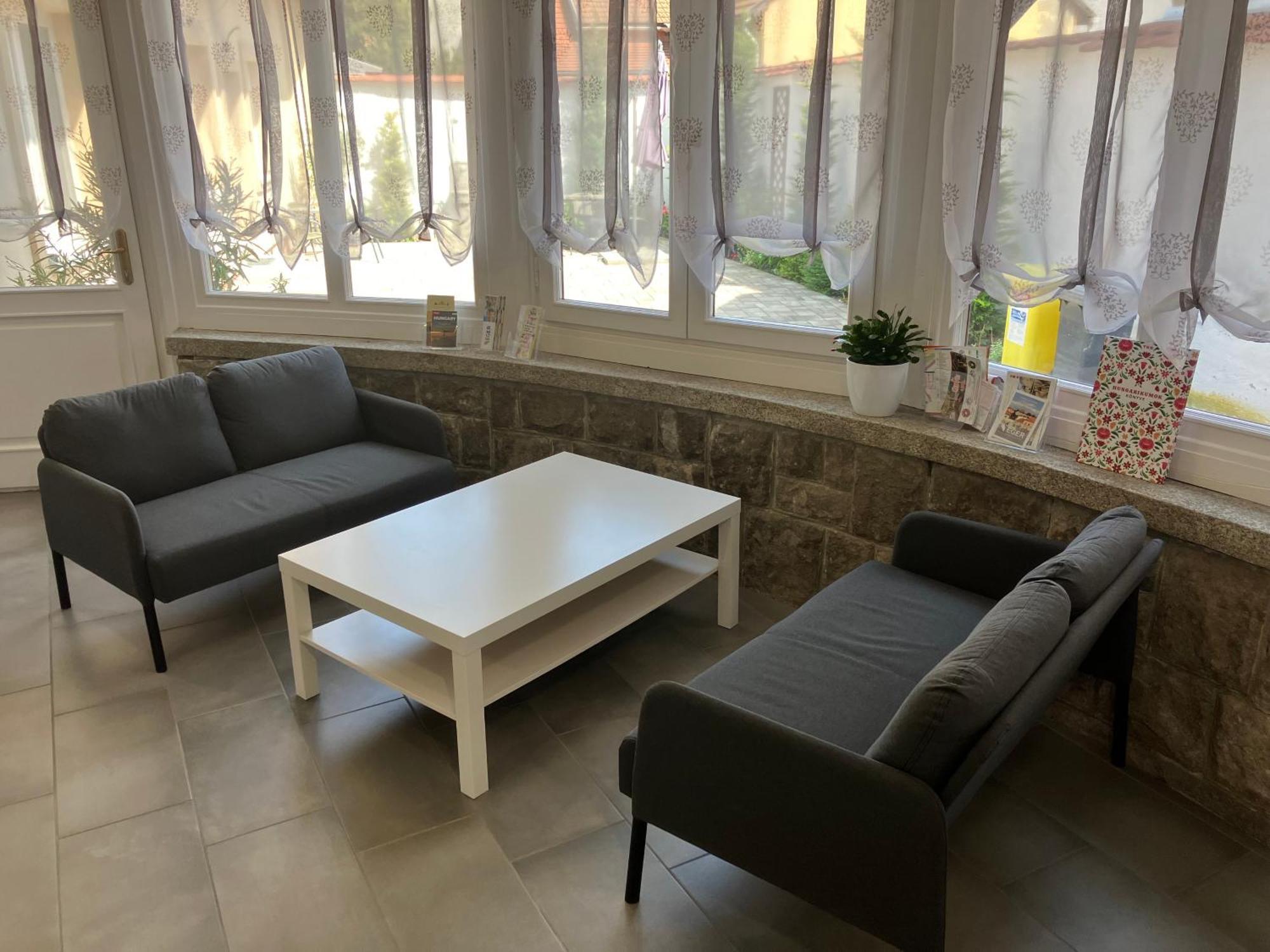 Illa Apartments Эгер Экстерьер фото