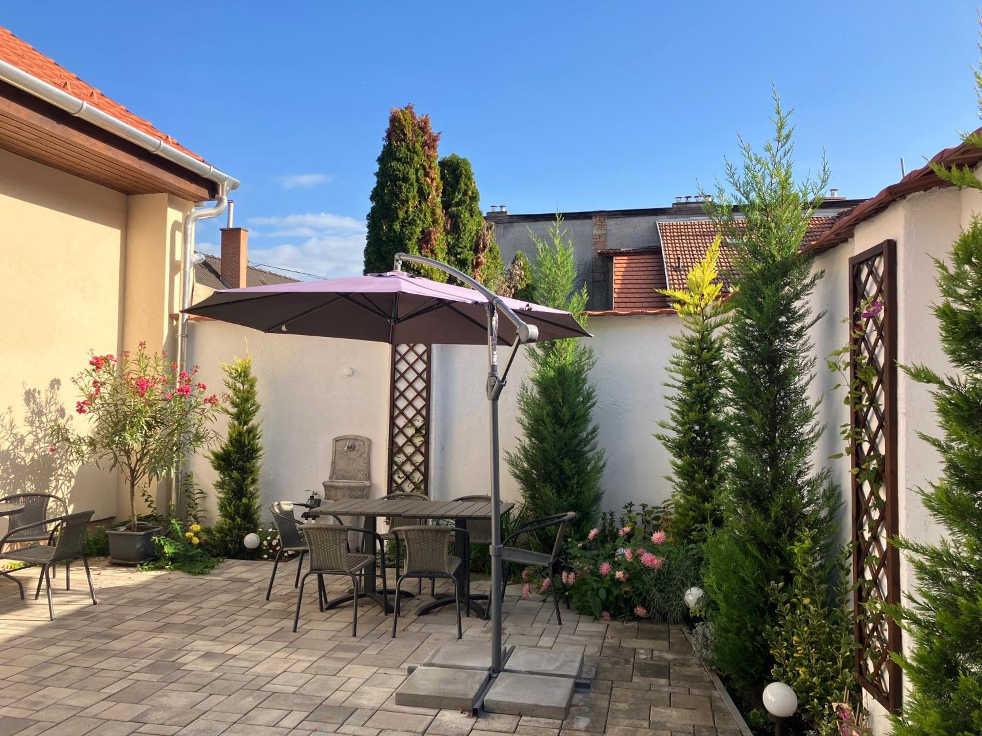 Illa Apartments Эгер Экстерьер фото