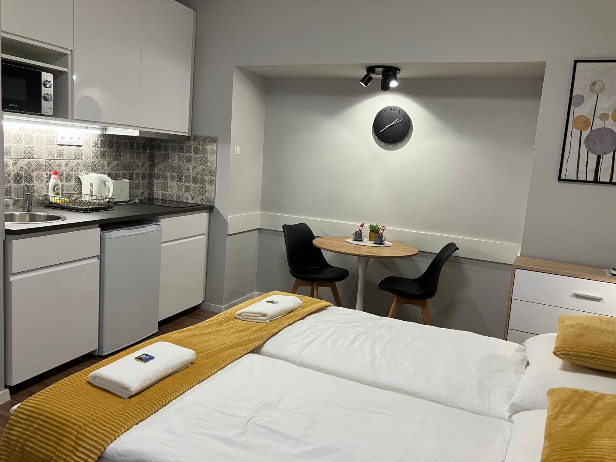 Illa Apartments Эгер Экстерьер фото