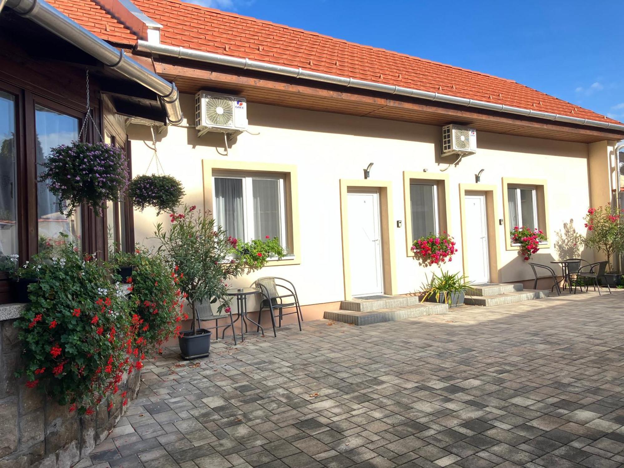 Illa Apartments Эгер Экстерьер фото